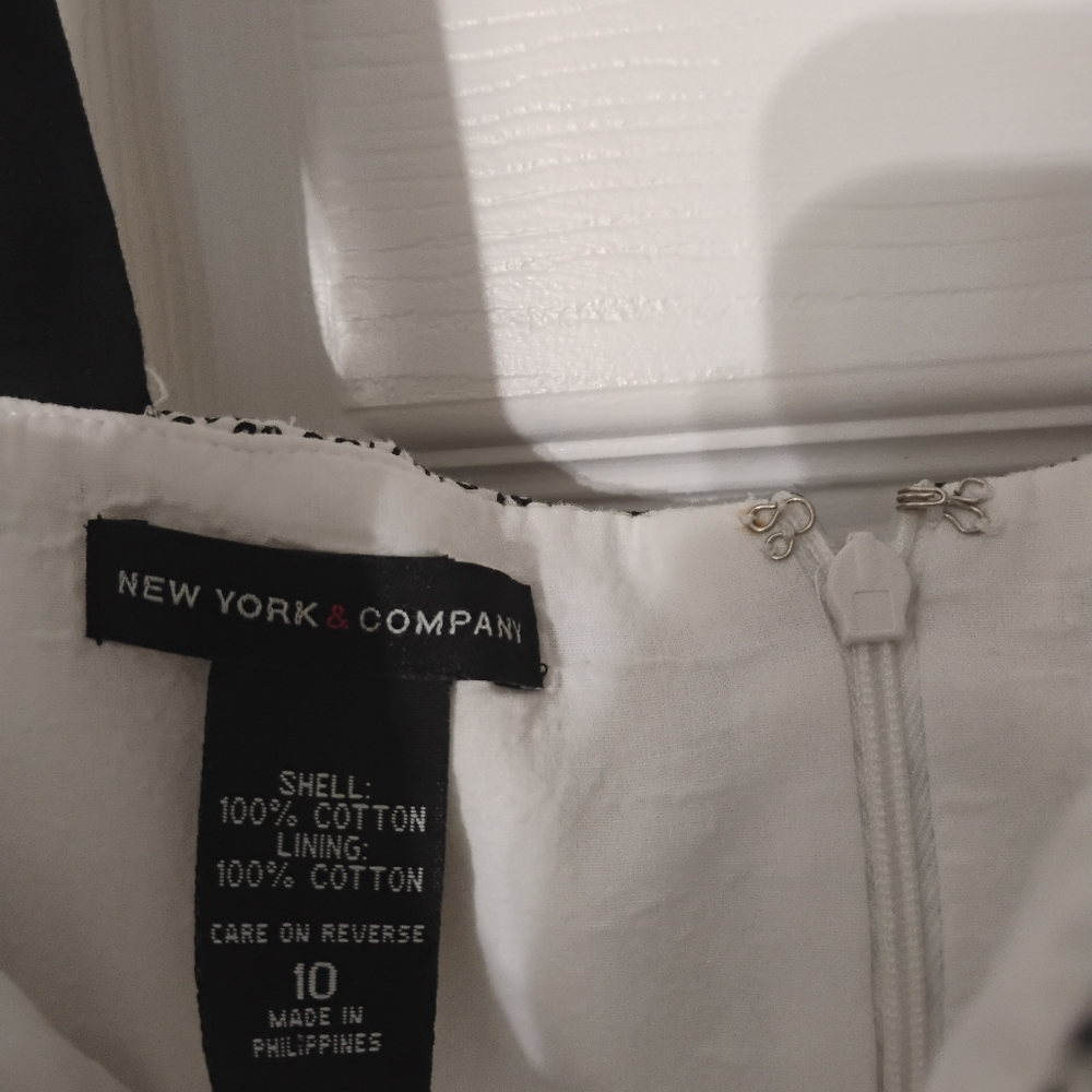2/$15 Sale NY & COMPANY Sundress Geo Dot Empire Waist Lined Black & White Sz 10 - Picture 4 of 4